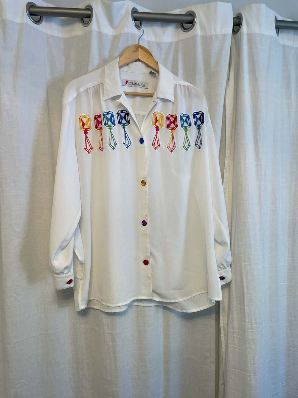 Chaus Vintage Embroidered Gemstone Button Down Blouse Size 10
Grandmacore 
Quirk